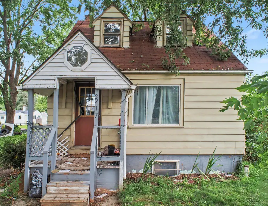 2218 E Judd RD, Burton, MI 48529 - #2