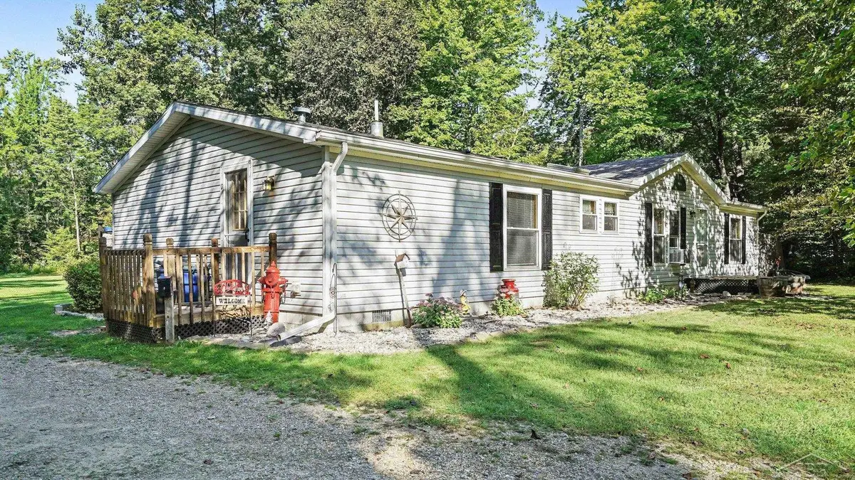 2410 S Loomis RD, Chippewa, MI 48858 - #1