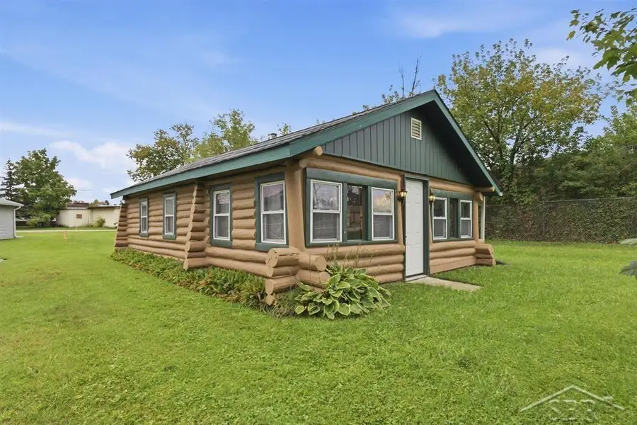 108 Cass ST, Houghton Lake, MI 48629 - #2