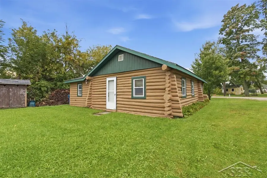 108 Cass ST, Houghton Lake, MI 48629 - #3