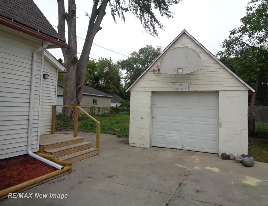 2024 Vermont ST, Saginaw, MI 48602 - #2