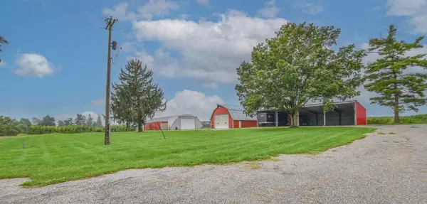 8820 S Lake Pleasant Road, Hillsdale, MI 49242