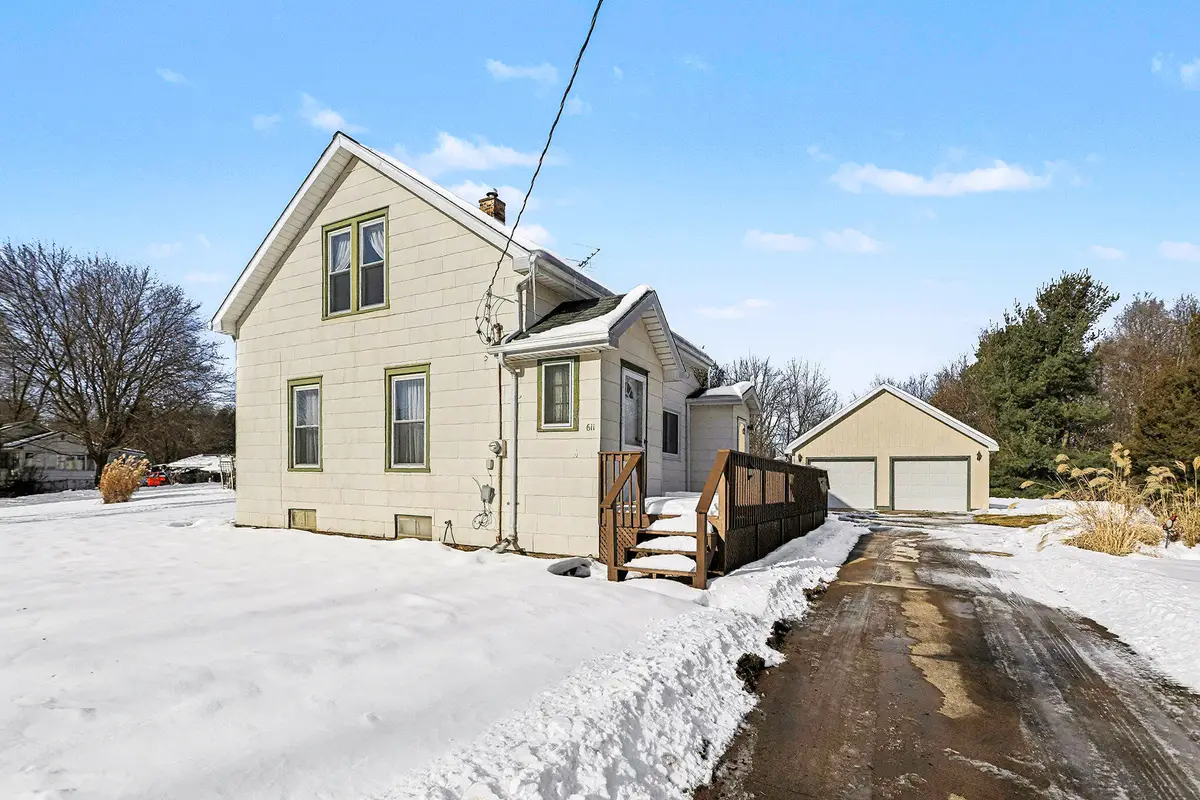 611 E Roosevelt Avenue E, Pennfield, MI 49017 - Image #1