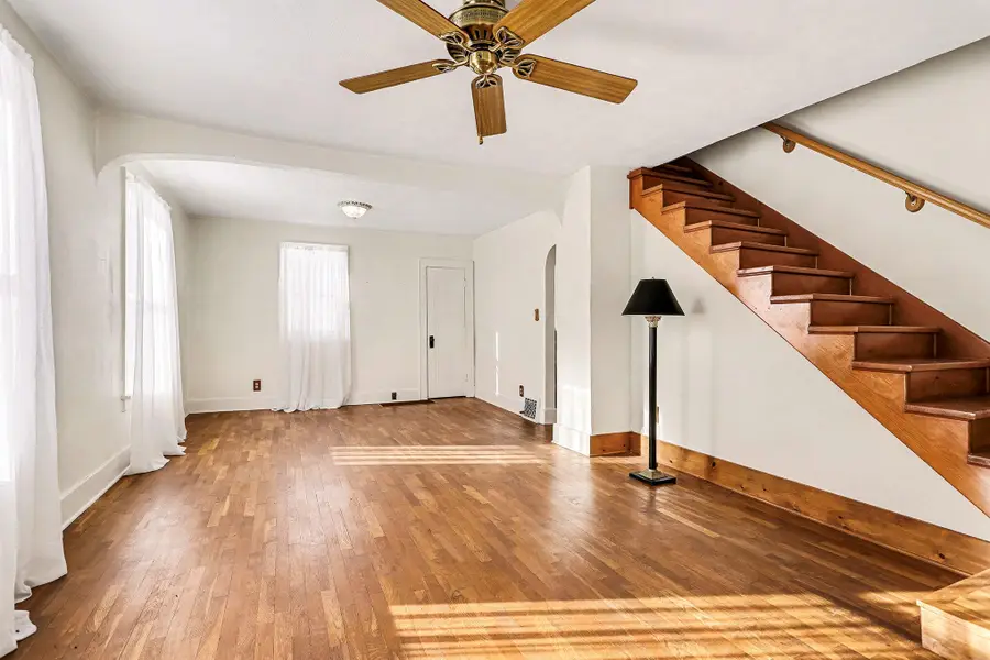 611 E Roosevelt Avenue E, Pennfield, MI 49017 - Image #2