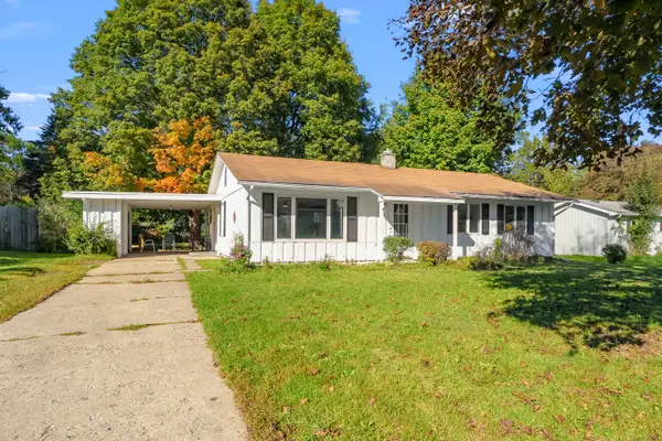 3021 Parchmount Avenue, Kalamazoo, MI 49004
