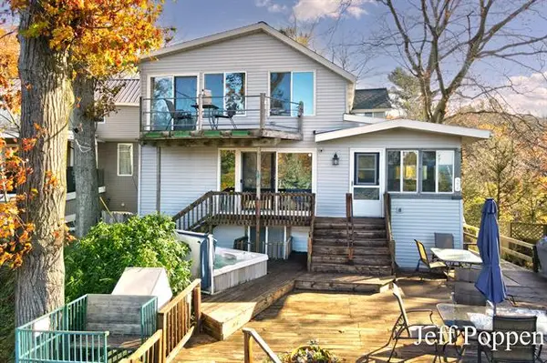 22 Edwards Avenue, GrandHaven, MI 49417