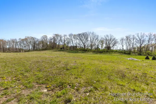 5000 Hickory Pointe Wds SE, Ada, MI 49301