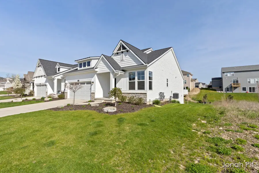 3093 Brayridge Drive Building: 18, Jenison, MI 49428 - #2