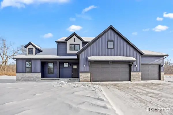 9520 Alaska Avenue SE, Alto, MI 49302