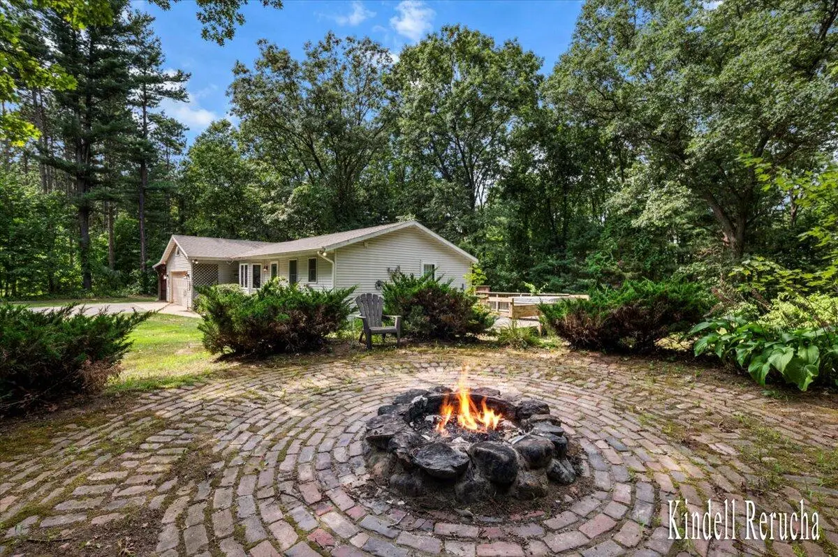 699 Lincoln Lake Avenue NE, Lowell, MI 49331 - Image #1