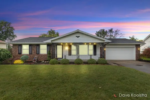 725 52nd Street SE, Kentwood, MI 49548