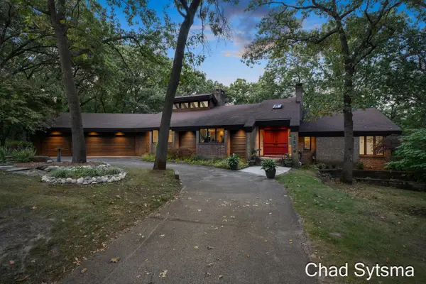 2620 Oak Ridge Trail NE, GrandRapids, MI 49525