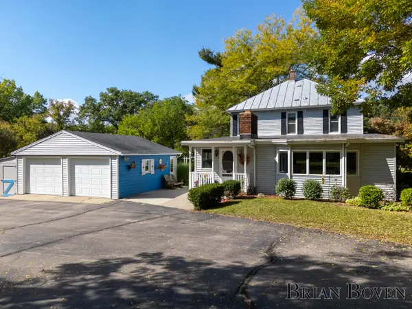 9024 Algoma Avenue NE, Rockford, MI 49341