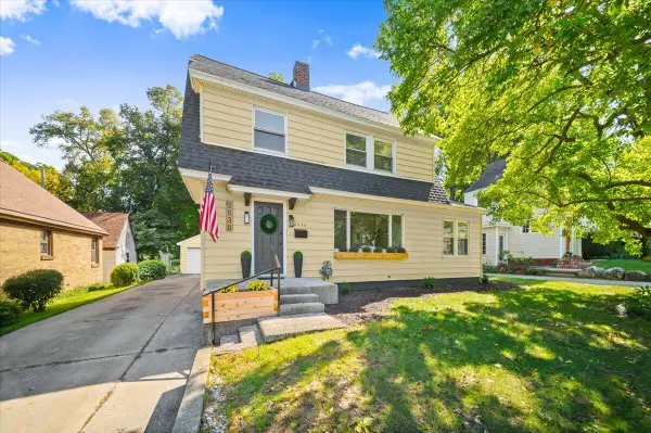 2630 Oakwood Avenue NE, GrandRapids, MI 49505