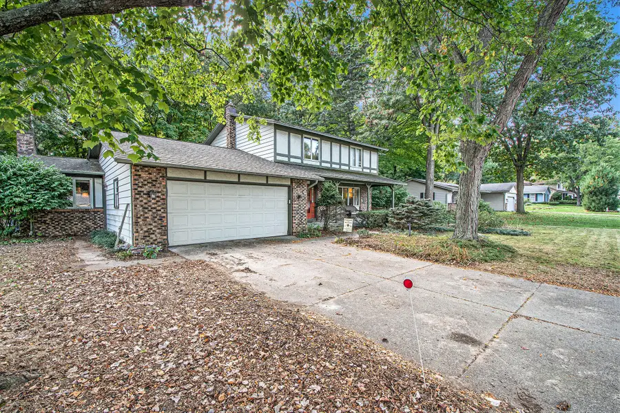 6986 Cimarron Drive SE, Cascade, MI 49546 - Image #2