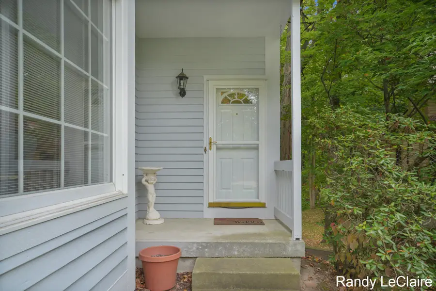 2018 S Cross Creek Drive SE, Grand Rapids, MI 49508 - Image #2