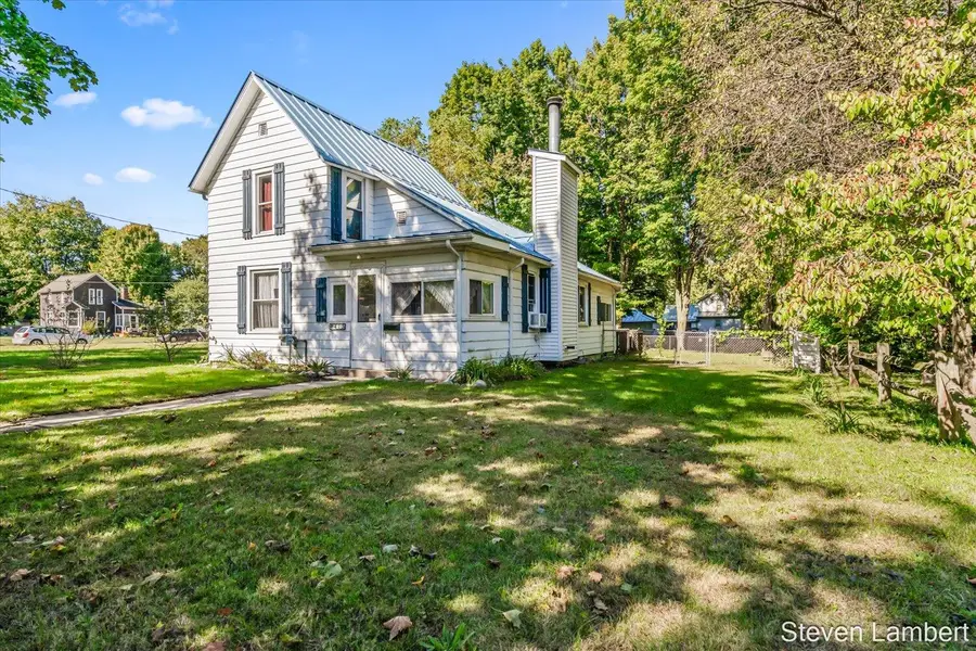 413 E Madison Street, Hastings, MI 49058 - #3