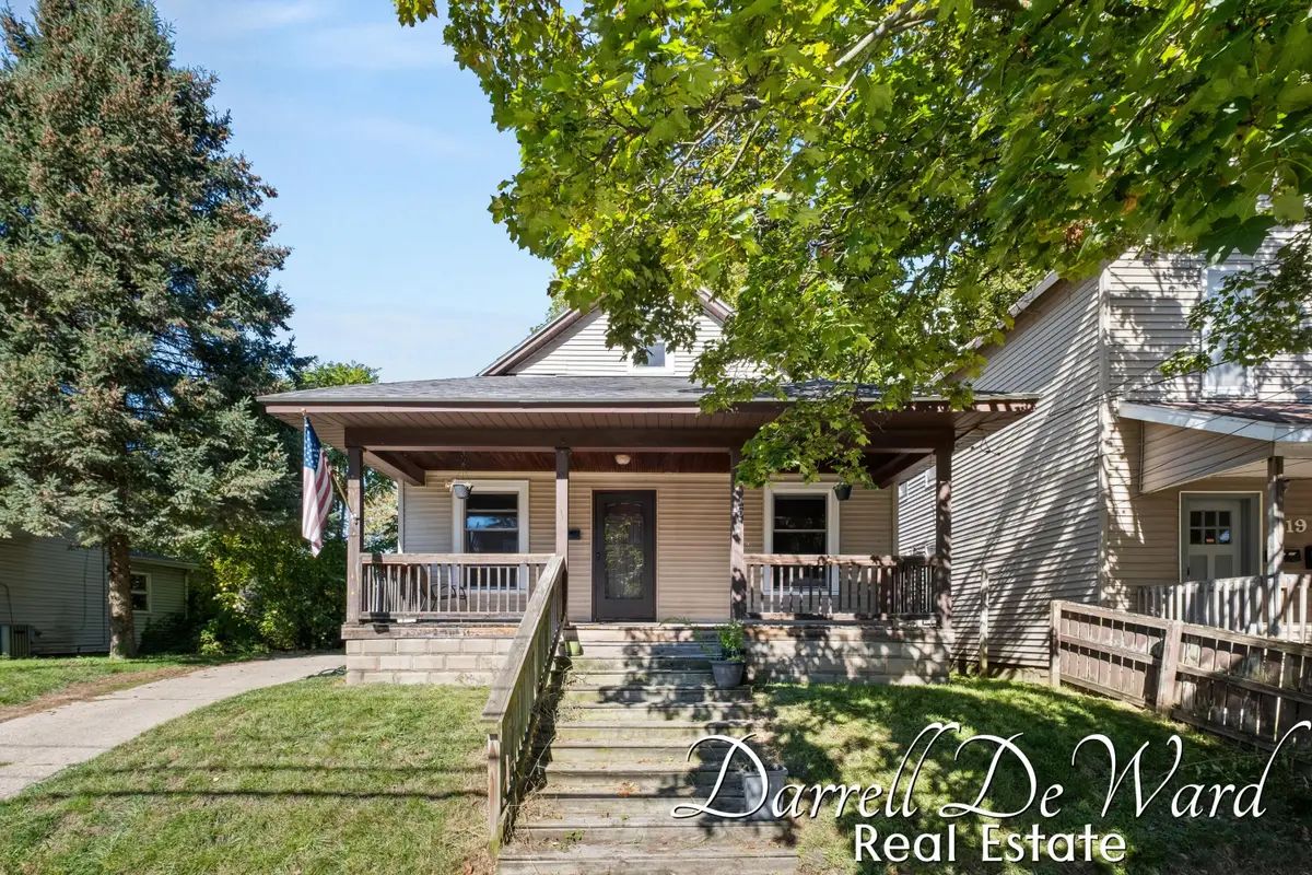 15 Palmer Street NE, Grand Rapids, MI 49505 - Image #1