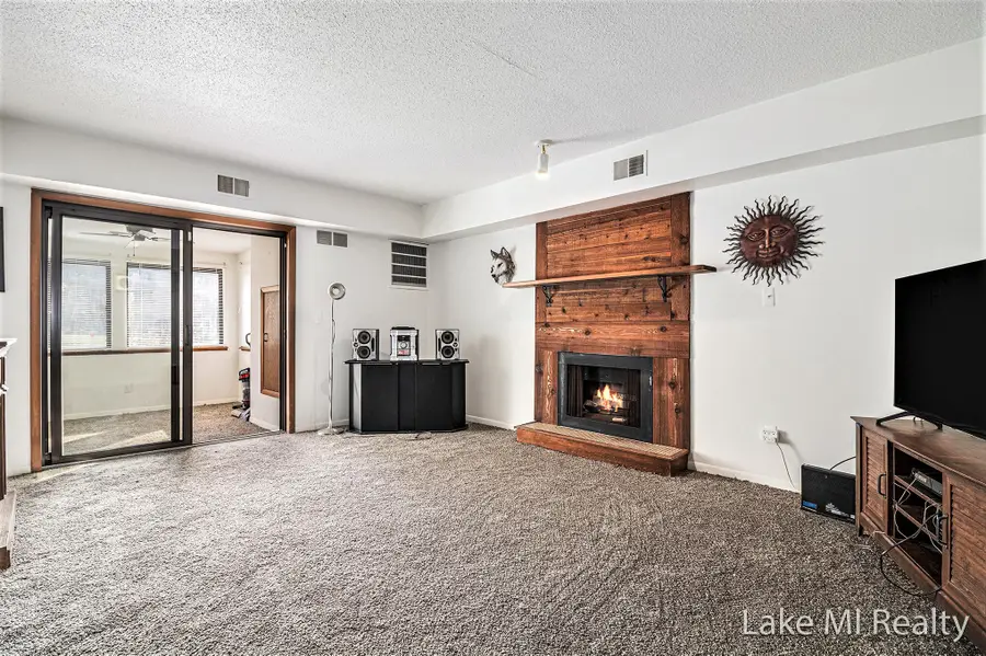 2919 Byron Center Avenue SW Unit: F, Wyoming, MI 49519 - Image #2