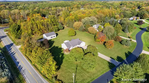 10050 Southridge Drive SE, Caledonia, MI 49316