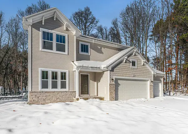 1309 Grosvenor Drive, Greenville, MI 48838