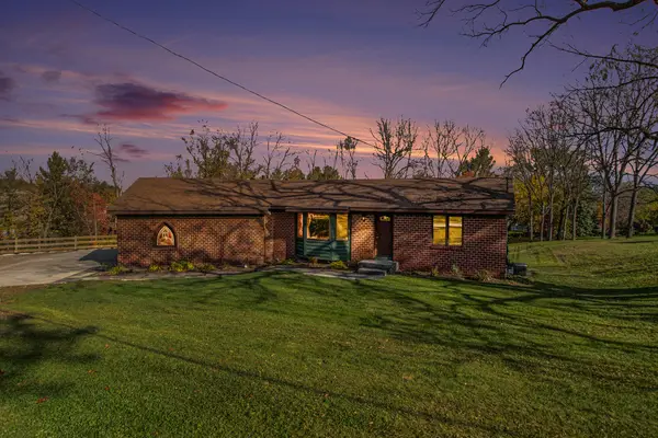 8482 Cottonwood Drive, Jenison, MI 49428