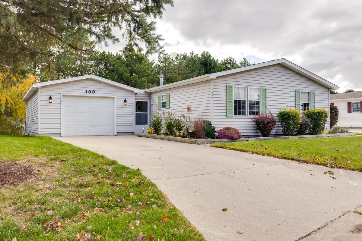 109 Cadgewith E, Lansing, MI 48906 - Image #1