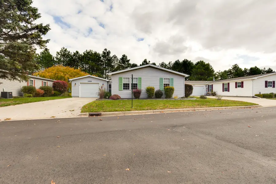 109 Cadgewith E, Lansing, MI 48906 - Image #2