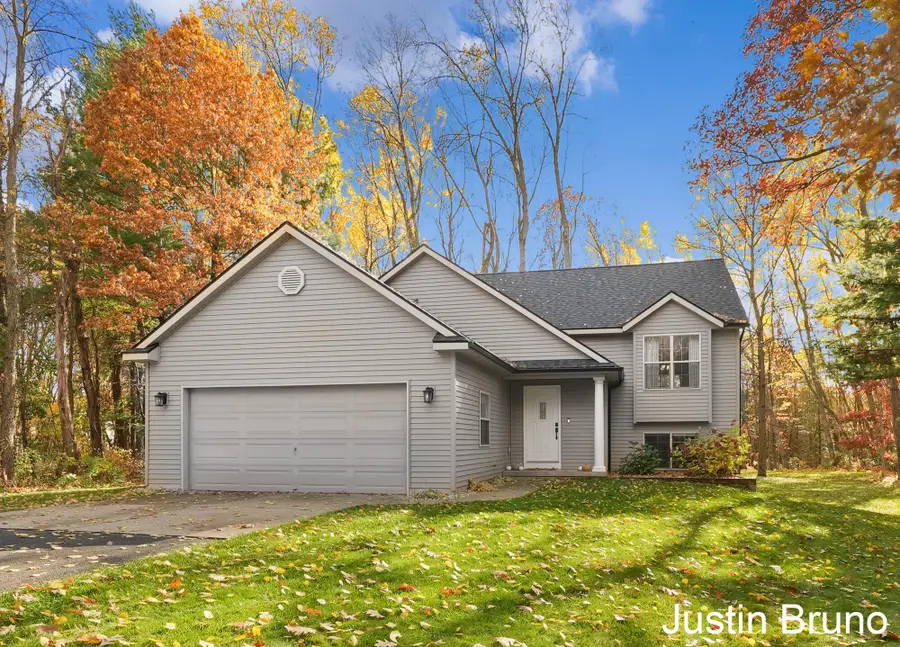 10811 Timberline Drive, Greenville, MI 48838 - Image #3