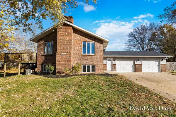 2327 Oak Hollow Drive, Jenison, MI 49428