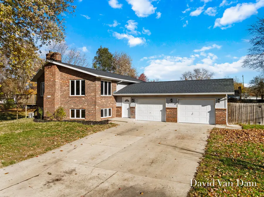 2327 Oak Hollow Drive, Jenison, MI 49428 - Image #2