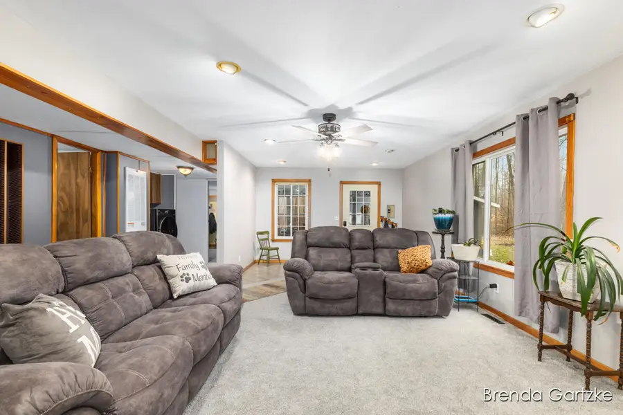 9807 N Maple Hill Road, Reynolds Township, MI 49329 - Image #3