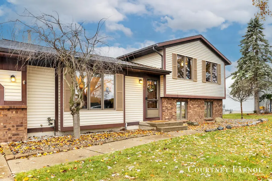 5795 Brookfarm Drive SE, Kentwood, MI 49508 - Image #2