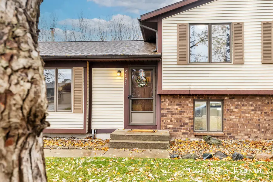 5795 Brookfarm Drive SE, Kentwood, MI 49508 - Image #3