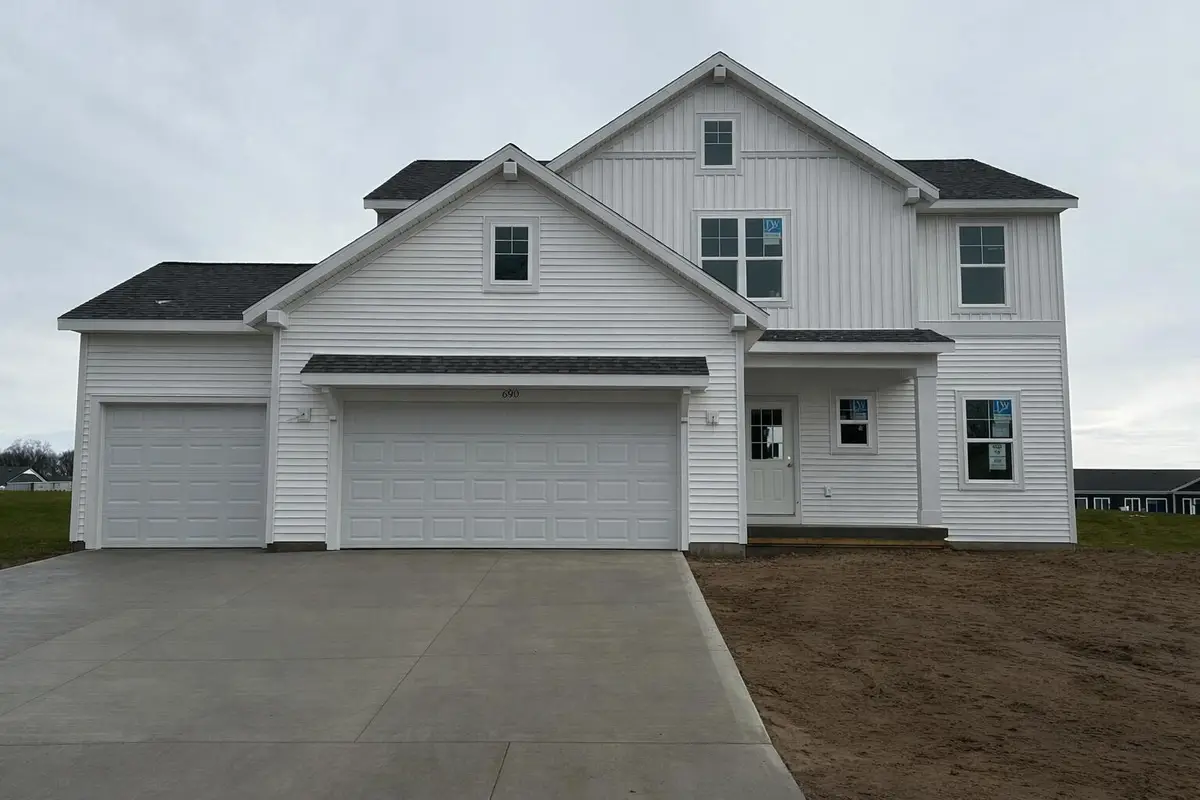 690 Lincoln Lawns Drive NW, Walker, MI 49534 - Image #1