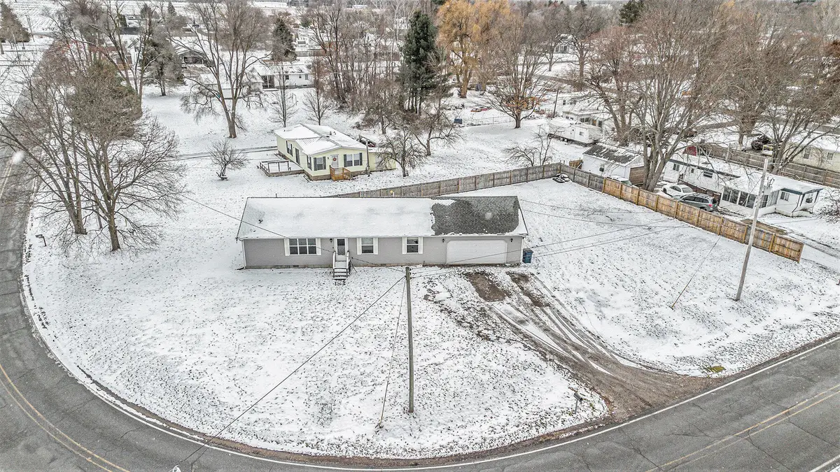 820 Emory Street, Howard City, MI 49329 - Image #1