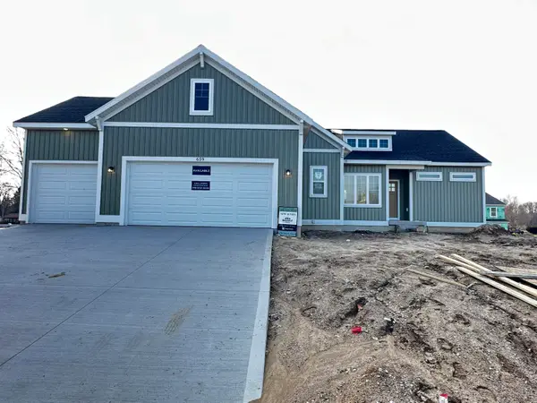 659 Waterford Village Drive NW, GrandRapids, MI 49534