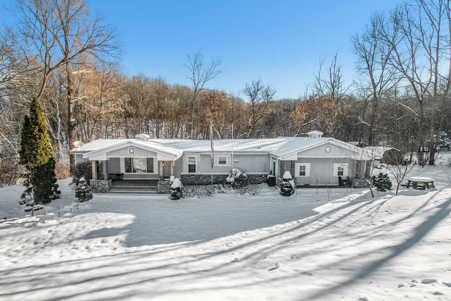 2348 Segwun Avenue SE, Lowell, MI 49331 - Image #2