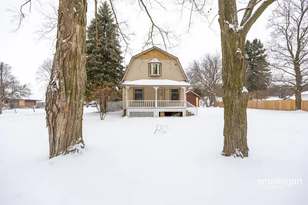 49 N 2nd Street NW, KentCity, MI 49330