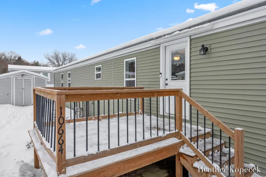 10664 Aquarius Drive NE, Rockford, MI 49341 - Image #2