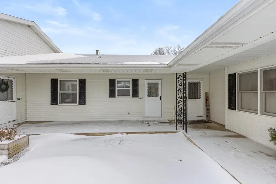 6702 N Wentward Court Building: 5 Unit: 104, Hudsonville, MI 49426 - Image #3