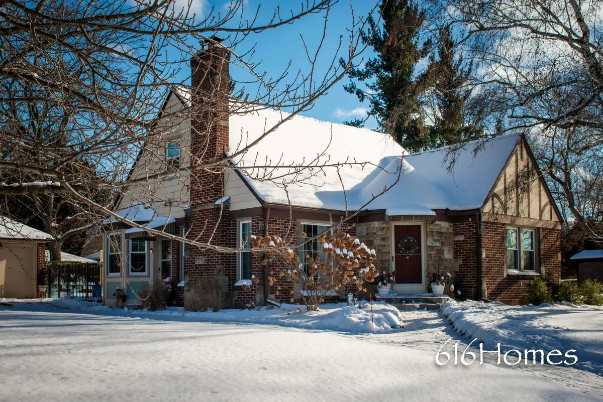 2450 Oakwood Avenue NE, Grand Rapids, MI 49505 - Image #1