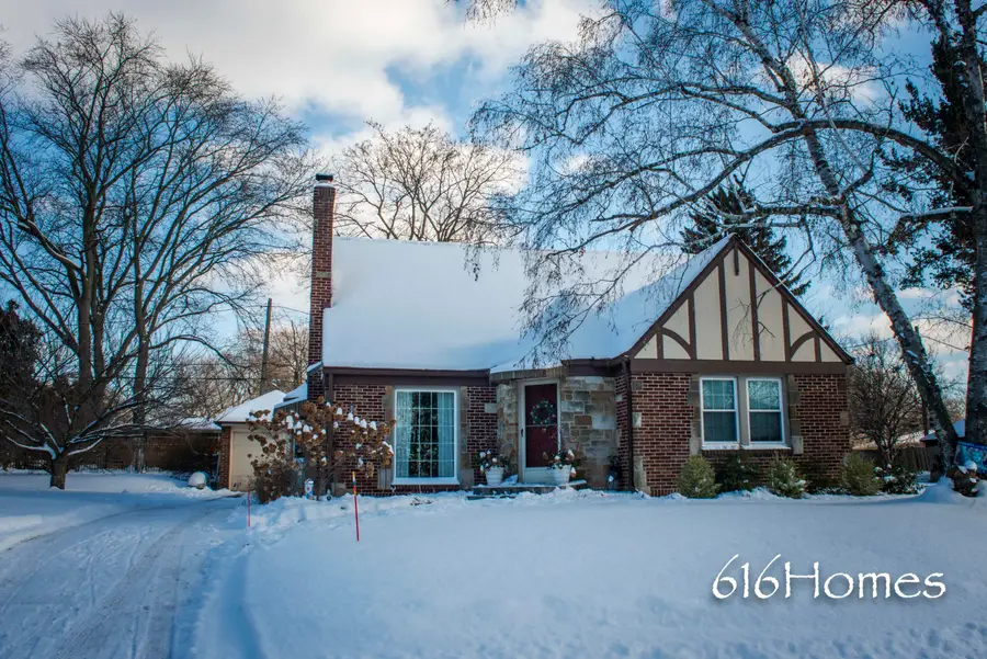 2450 Oakwood Avenue NE, Grand Rapids, MI 49505 - Image #2