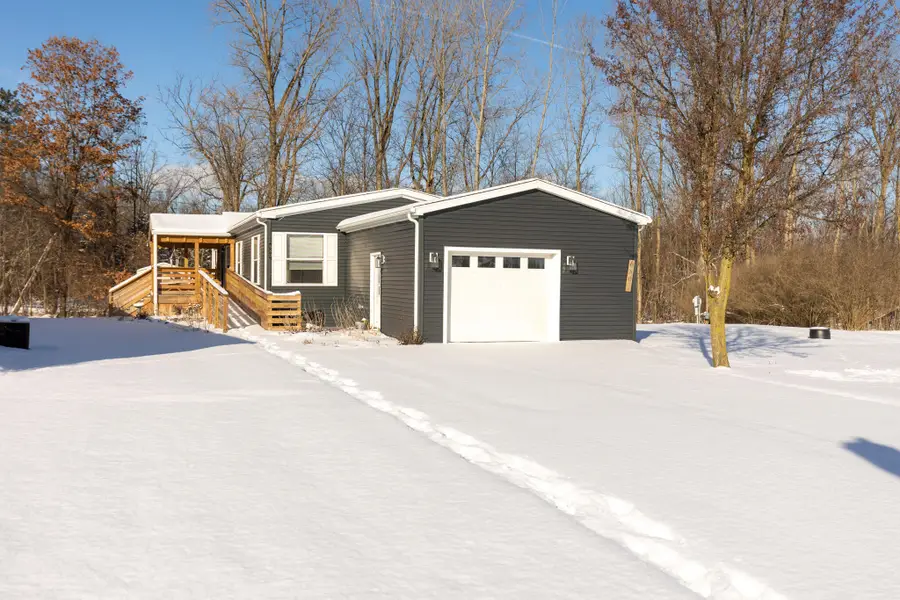 680 N Gallery Drive, Eaton Rapids, MI 48827 - Image #2