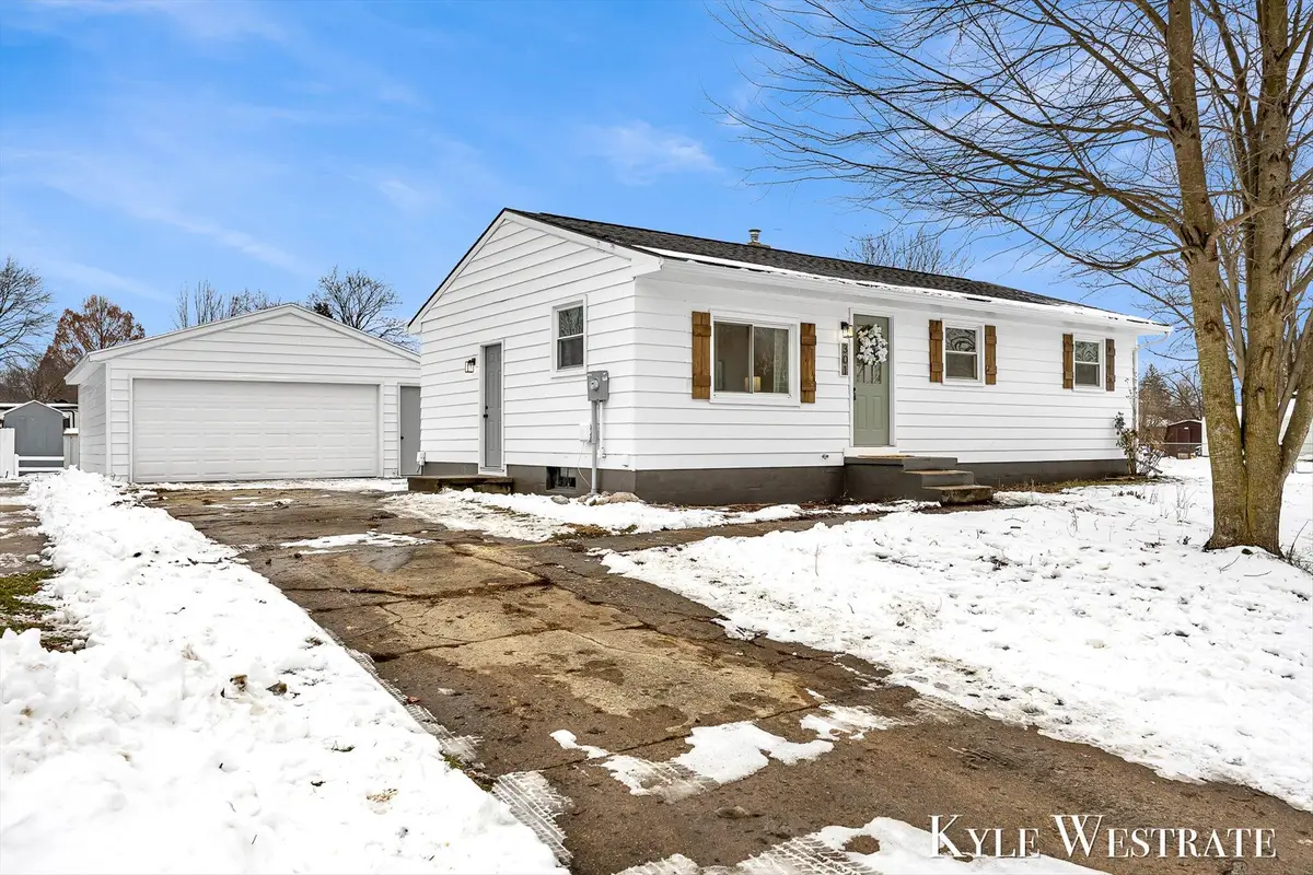 301 Donna Drive SE, Lowell, MI 49331 - Image #1