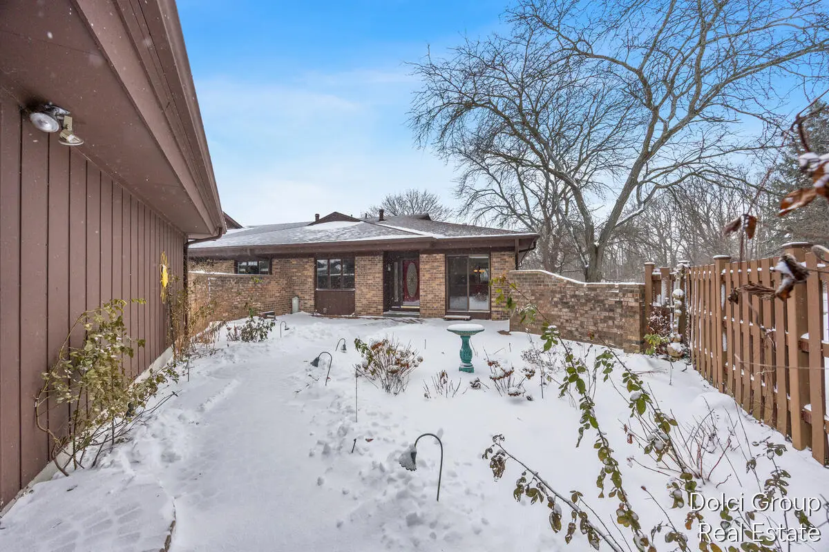 6134 Parview Drive SE, Cascade, MI 49546 - Image #1