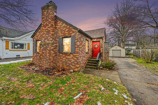 1221 Cambridge Drive, Kalamazoo, MI 49001