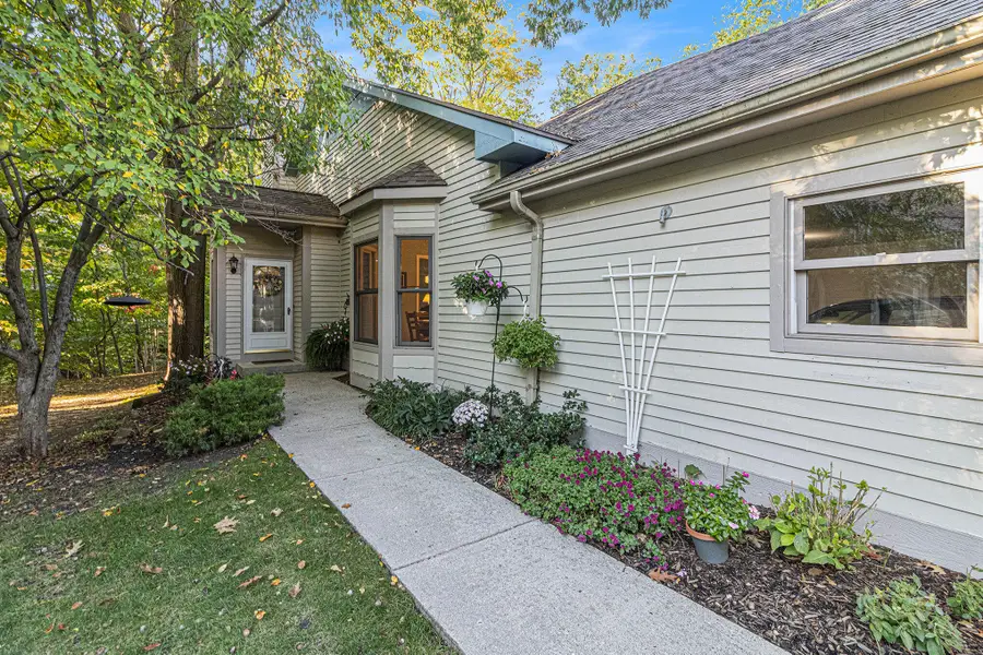 2031 N Cross Creek Drive SE, Grand Rapids, MI 49508 - Image #2