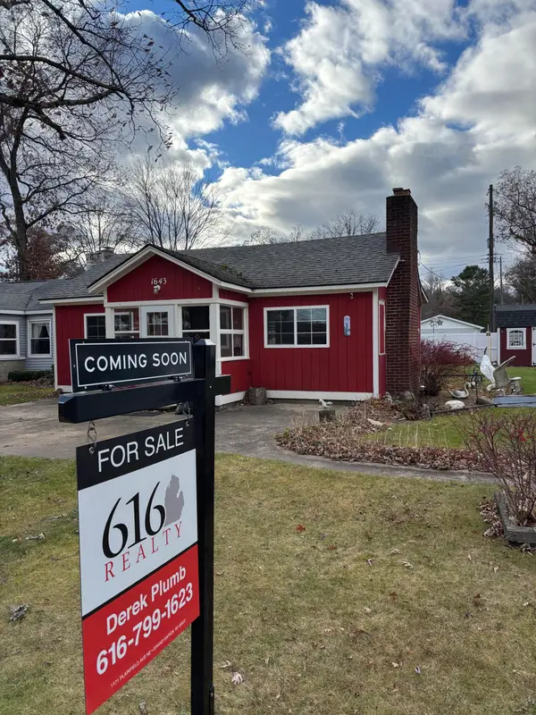 1643 S Beech Avenue, WhiteCloud, MI 49349