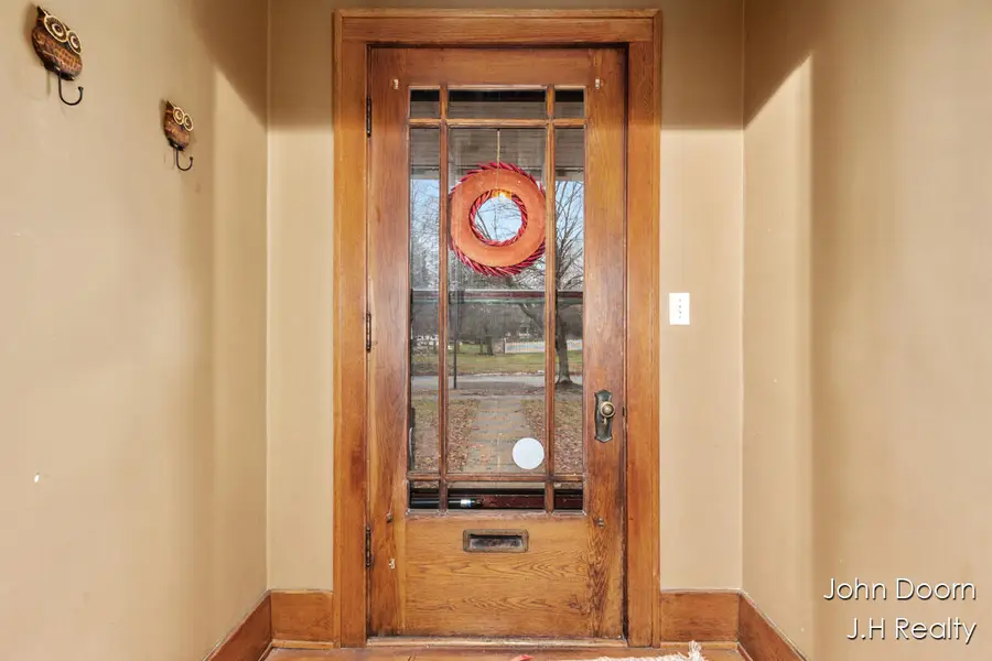 331 Aurora Street SE, Grand Rapids, MI 49507 - Image #2